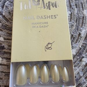 Red Aspen Gold Nail Dashes